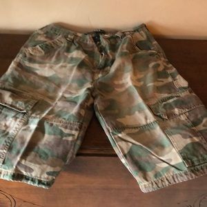 Avirex Camo Cargo shorts.  EUC. Size 20 Boys approx 31”waist.